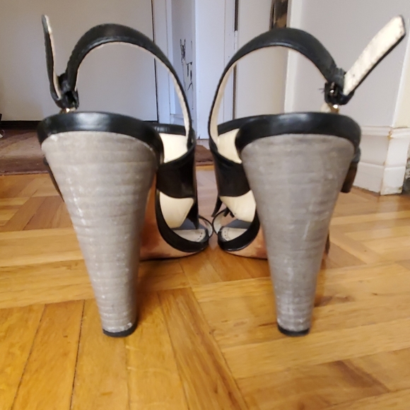 💃💃 2/$90 Coach Fringed Sandals - Picture 15 of 16